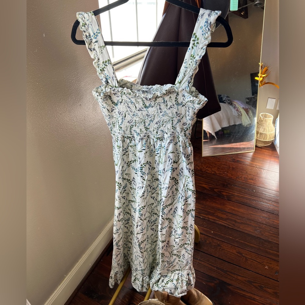 Zara floral print dress. US SIZE MEDIUM.